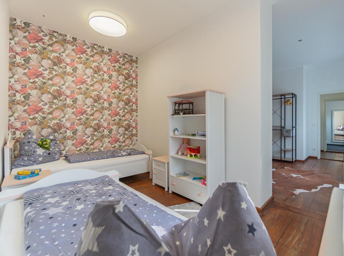 Exklusive Stadtvilla-190Qm- Parkplatz- 3Schlafzimmer- 2 Baeder- Netflix- Waschmaschine- 4 Etagen-Naehe Theater Котбус Экстерьер фото